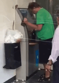 man-withdraws-cash-from-atm-in-thailand-the-internet-responds-15__605