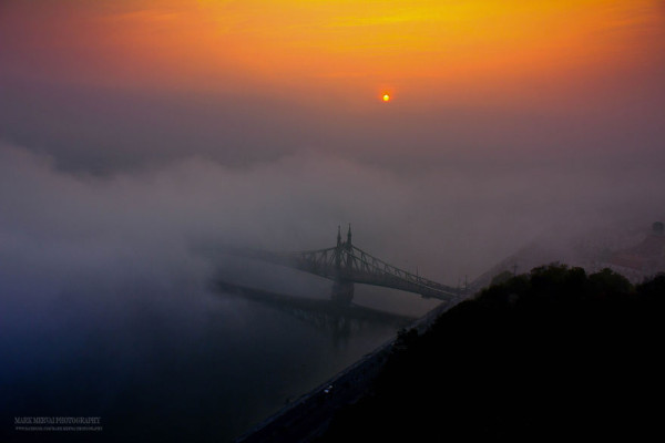 мост и туман в Будапеште