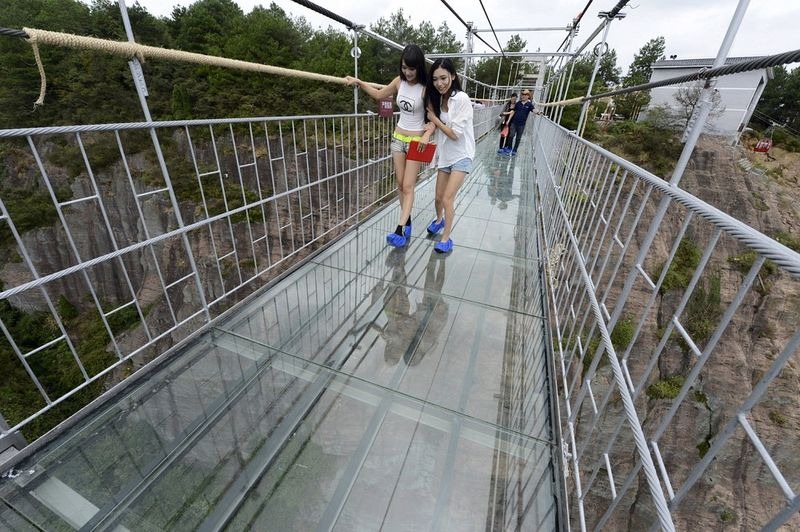 стеклянный мост в китае