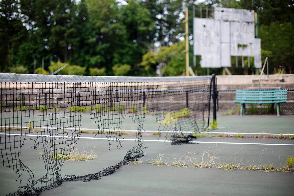 заброшенный теннисный корт в Джорджии