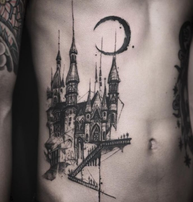 татуировка замок на животе